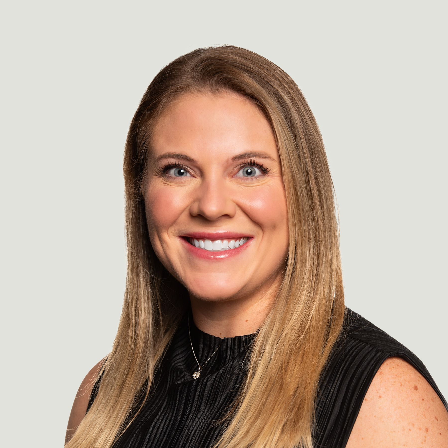 Headshot R1 Leah Smith