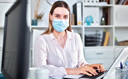 woman-face-mask-working-office